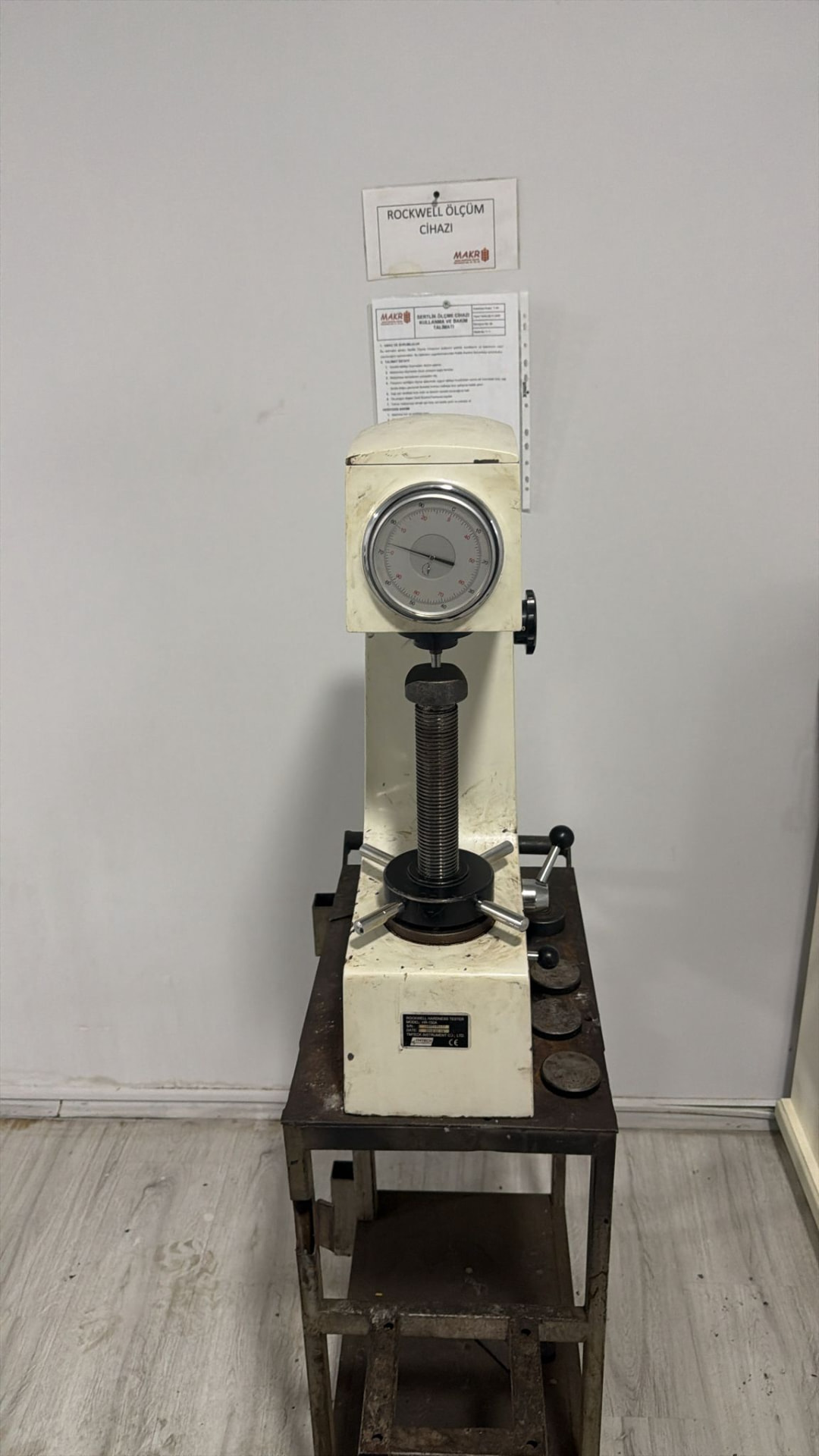 Rockwell sertlik ölçüm cihazı